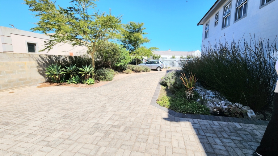 5 Bedroom Property for Sale in Country Club Western Cape